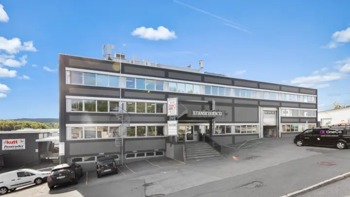Kalbakken: Kombinasjonslokaler til leie på 782 kvm BTA. Direkte adkomst mellom kontor og lager.