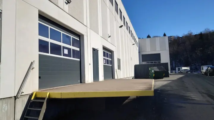 Alnabru - Høytlager med rampe til leie.