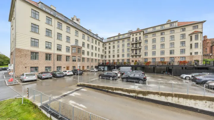 Bekkestua: Representative lokaler på 148, 108 og 250 kvm. Passer for helserelaterte virksomheter, kontor eller showroom.