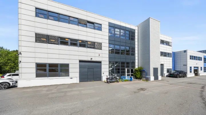 Bjørnerud: Kombinasjonslokaler på 660 kvm (280 kontor, 380 lager)og kontor fra 124 til 344 kvm med lager på ca. 100 kvm.