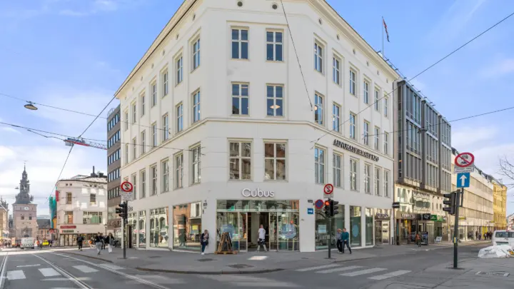 Flott og representativt lokale ved Egertorget/Karl Johan. Hele 3. etg - Gode lysforhold. Meget sentral beliggenhet.