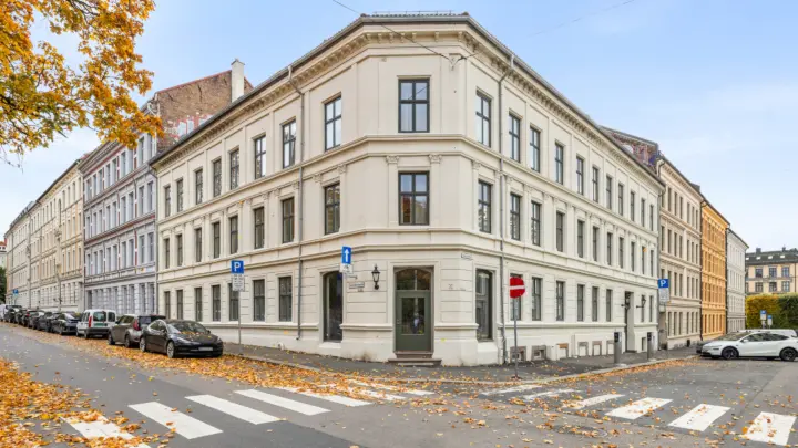GRÜNERLØKKA: Flott hjørnelokale på 109 kvm v/Sofienbergparken. Passer til servering/butikk/cafe.